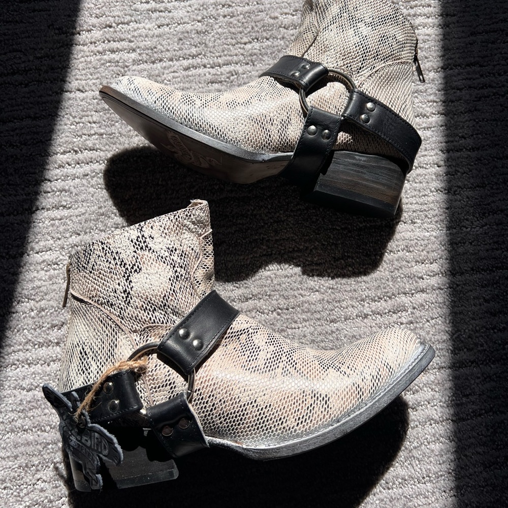 Freebird Santiago/Black&White Snake/Size 8